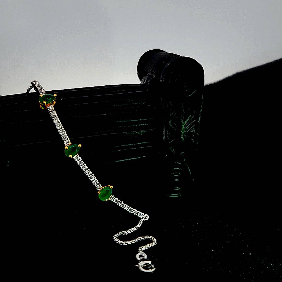 Stereling green sparkle stone
